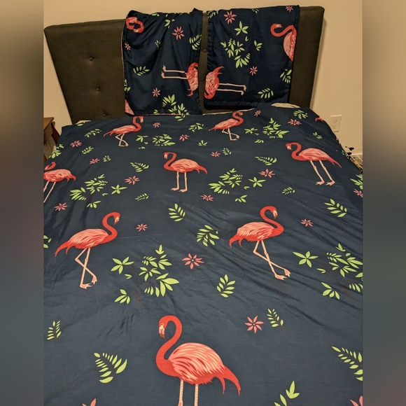 Flamingo themed bedding - Picture 2 of 3